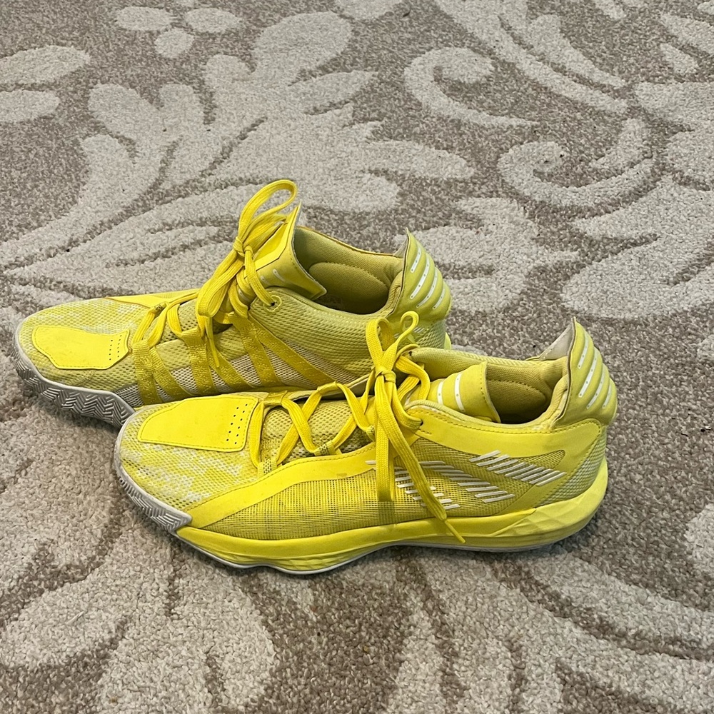 Adidas Dame 6